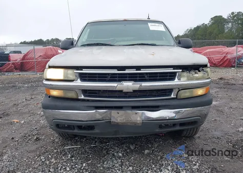 2004 Chevrolet Suburban 1500 Ls z USA, uszkodzony, nr VIN 1GNEC16Z94J263894